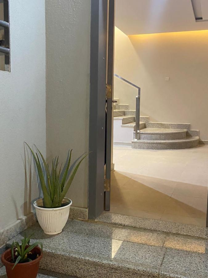 Independent Villa, 3 Floors, 5 Bedrooms, 6 Bathrooms Riad Exterior foto